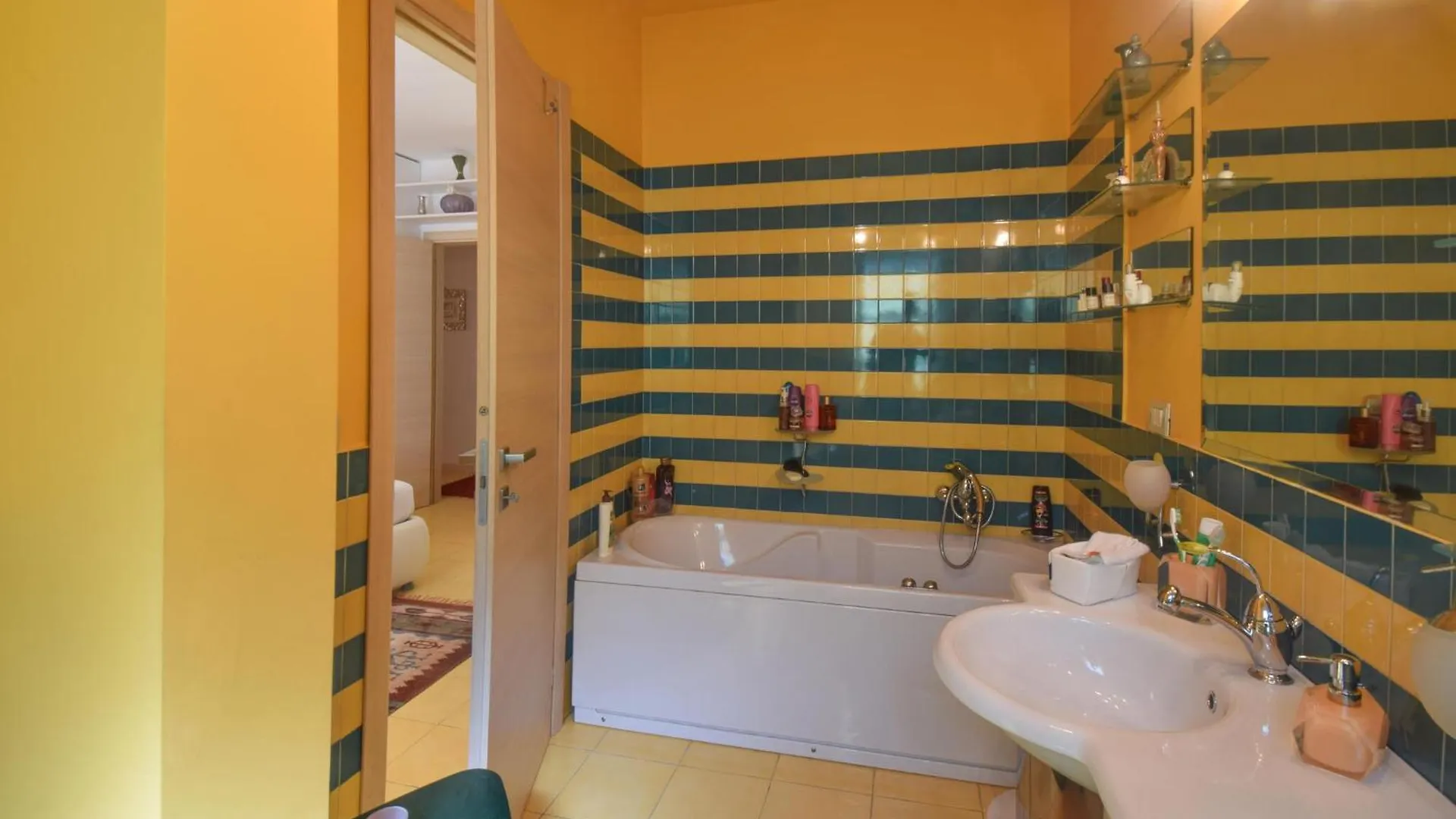 6 Bedroom Awesome Home In Roma Holiday home