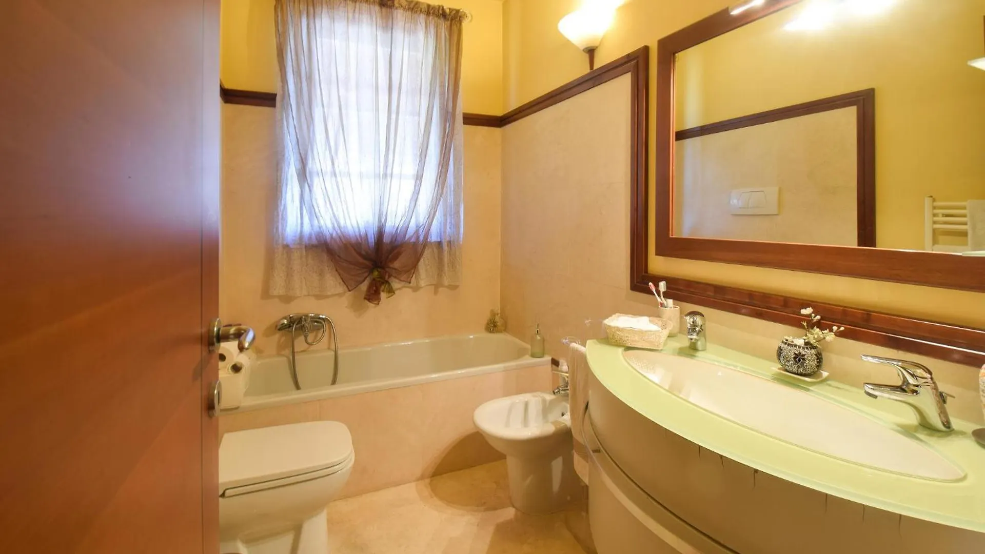 Holiday home 6 Bedroom Awesome Home In Roma