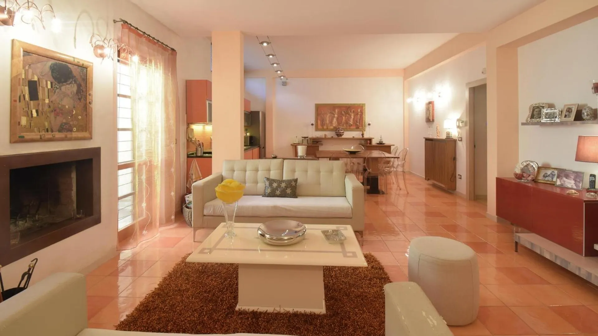 6 Bedroom Awesome Home In Roma 0*, Rome